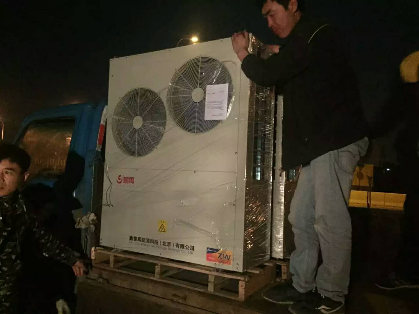 超低溫空氣源熱泵深夜加班 超低溫空氣源熱泵深夜加班