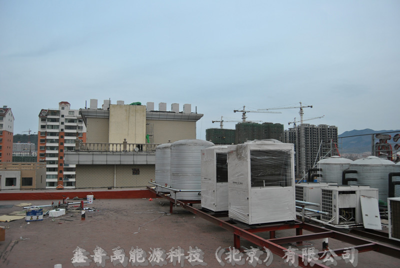天頤酒店超低溫空氣源熱泵熱水器機組全景 天頤酒店超低溫空氣源熱泵熱水器機組全景
